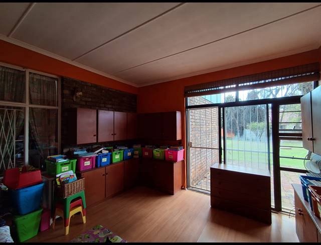 4 BEDROOM FREESTANDING FOR SALE IN STILFONTEIN EXT 3